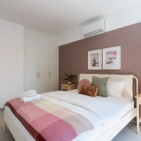 Cloudwalk 1- Bedroom In לרנקה