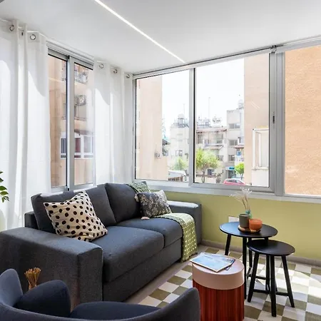 Cloudwalk 1- Bedroom In דירה לרנקה