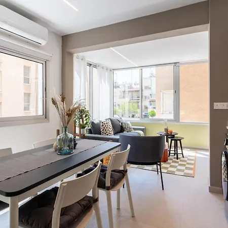 Cloudwalk 1- Bedroom In דירה לרנקה